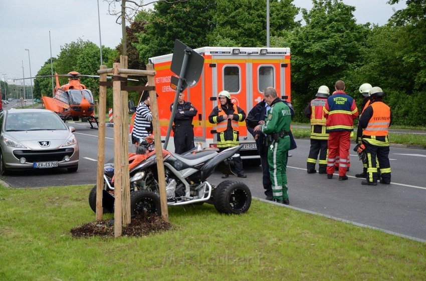 Einsatz Christoph 3 Quadunfall Leverkusen Olof Palmestr 01.jpg